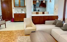 Modern 2 Bed Room Large Apartment